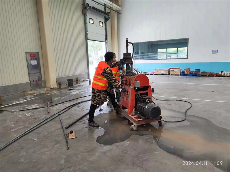 石棉厂房地面下沉塌陷注浆加固施工